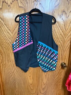 Plus Size 18 Vest. Multicolored.